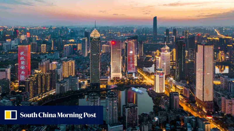 Guru Hong Kong mengunjungi panti pijat kaki bukan pelacur dalam perjalanan studi Wuhan, kata posting Facebook