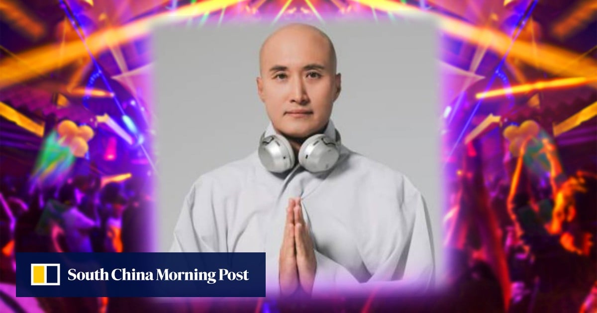 ‘Monk DJ’ Korea Selatan membuat marah komunitas Buddhis Malaysia karena memimpin orang-orang yang bersuka ria di klub malam dalam tarian ‘doa’