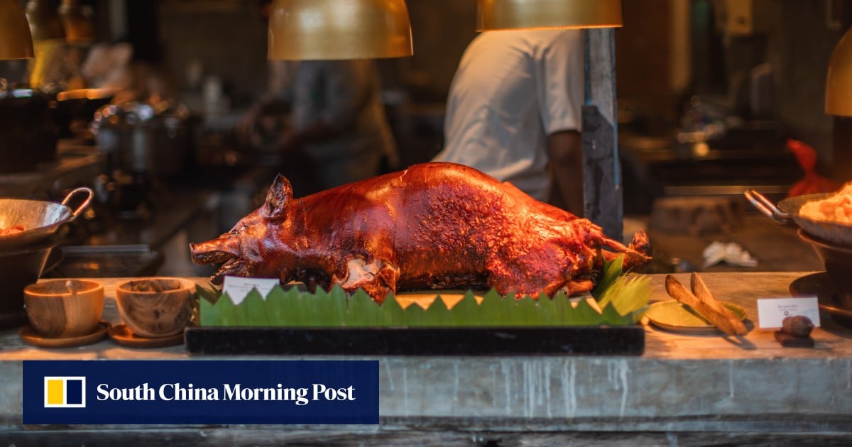 Bagaimana hidangan daging babi favorit Anthony Bourdain – babi guling, atau babi panggang Bali berbumbu – menjadi mainstream