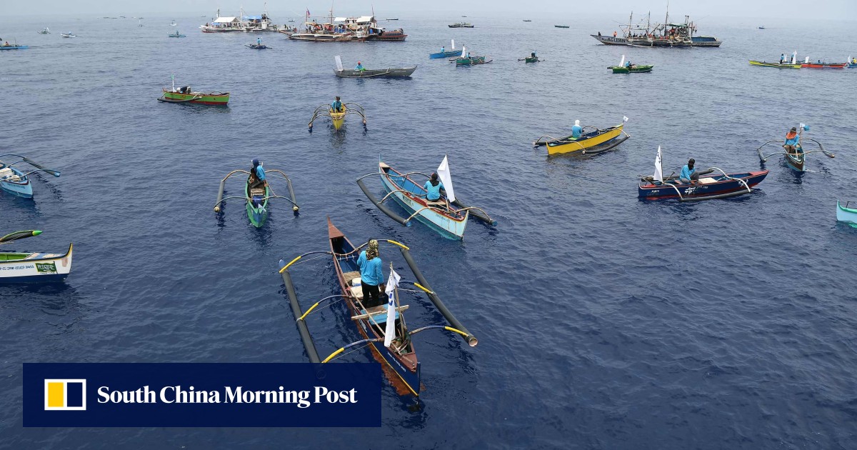 Laut Cina Selatan: Konvoi kapal sipil Filipina membatalkan rencana untuk berlayar lebih dekat ke Scarborough Shoal