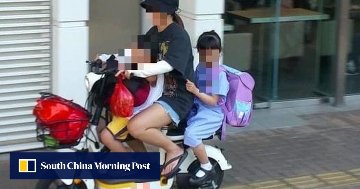 Polisi Hong Kong menangkap wanita yang ditampilkan dalam foto online mengendarai e-bike dengan 2 anak di trotoar di New Territories