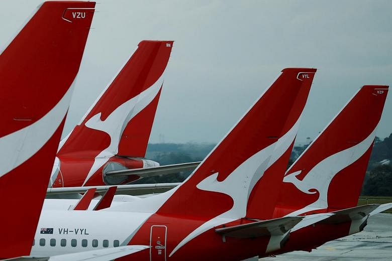 Qantas berusaha untuk memindahkan staf di Woolworths saat virus korona menggigit