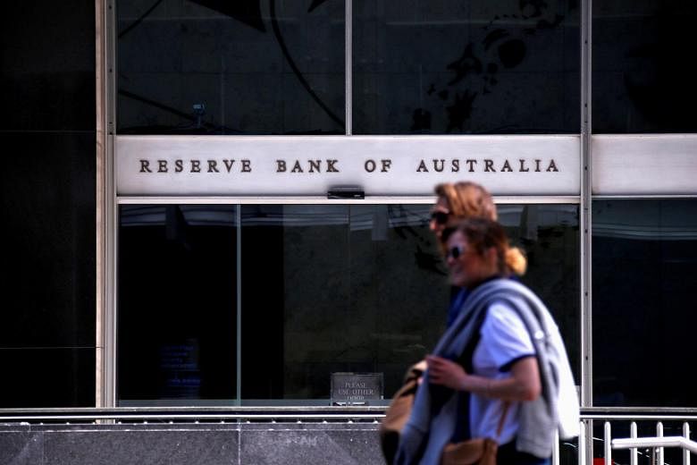Australia memangkas suku bunga ke rekor terendah, menyelam ke QE saat virus corona mengguncang ekonomi