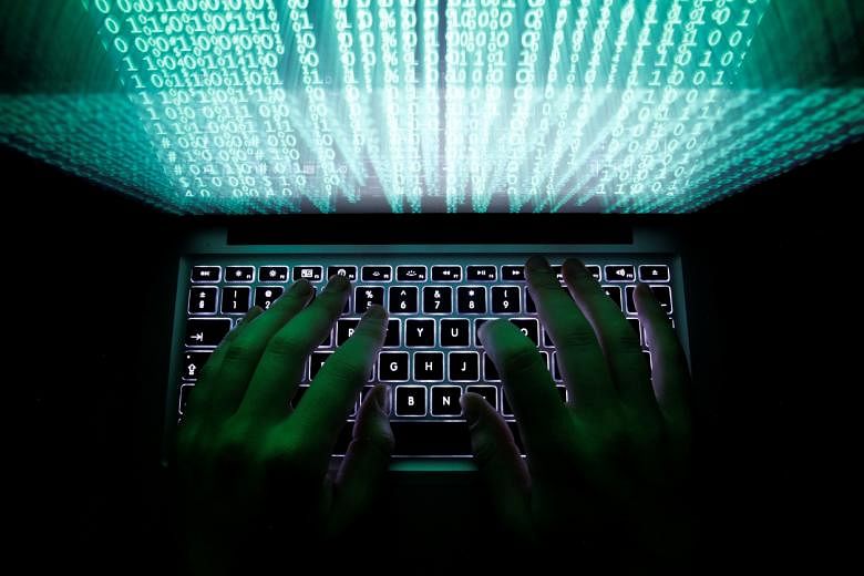 Langkah massal untuk bekerja dari rumah dalam krisis virus korona menciptakan celah bagi peretas, kata pakar siber