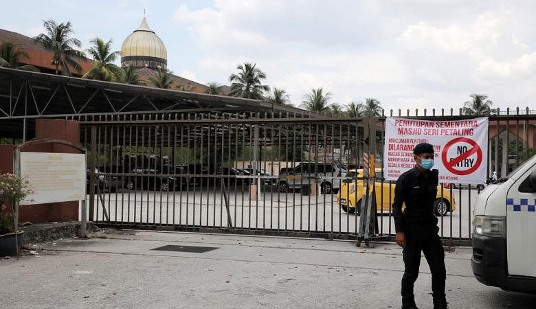 Coronavirus: Polisi Malaysia akan melacak 4.000 peserta acara masjid untuk tes Covid-19