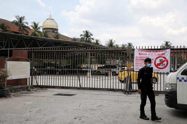 Coronavirus: Polisi Malaysia akan melacak 4.000 peserta acara masjid untuk tes Covid-19